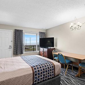 Deluxe Queen Suite
